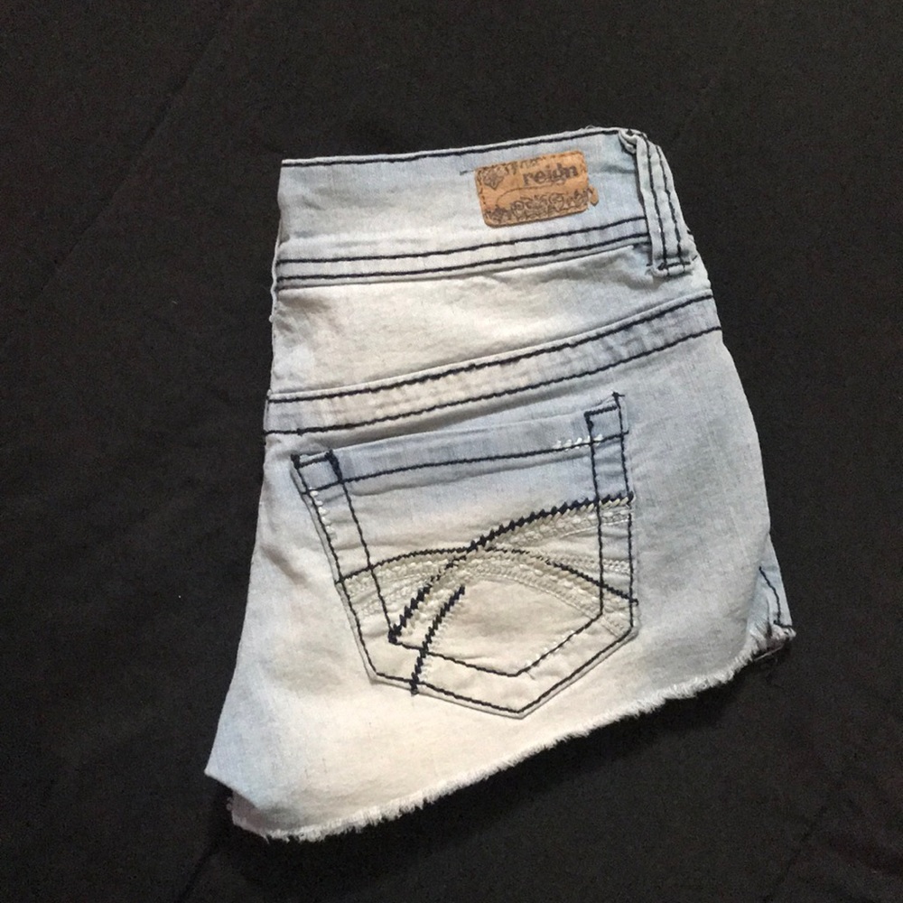 Shorts - Picture 3 of 4